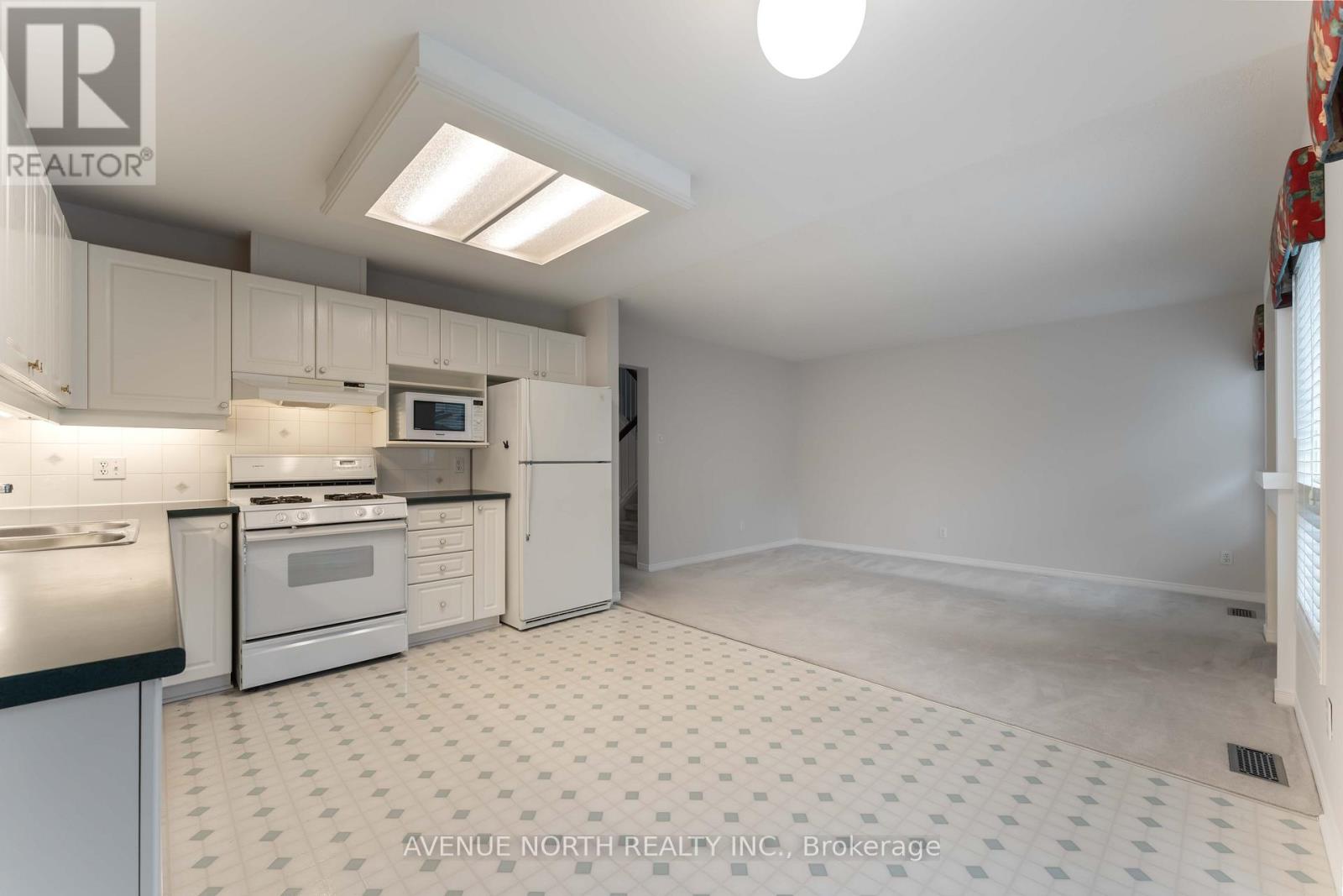 3 Windhurst Drive, Ottawa, Ontario  K2G 6G7 - Photo 10 - X12429871