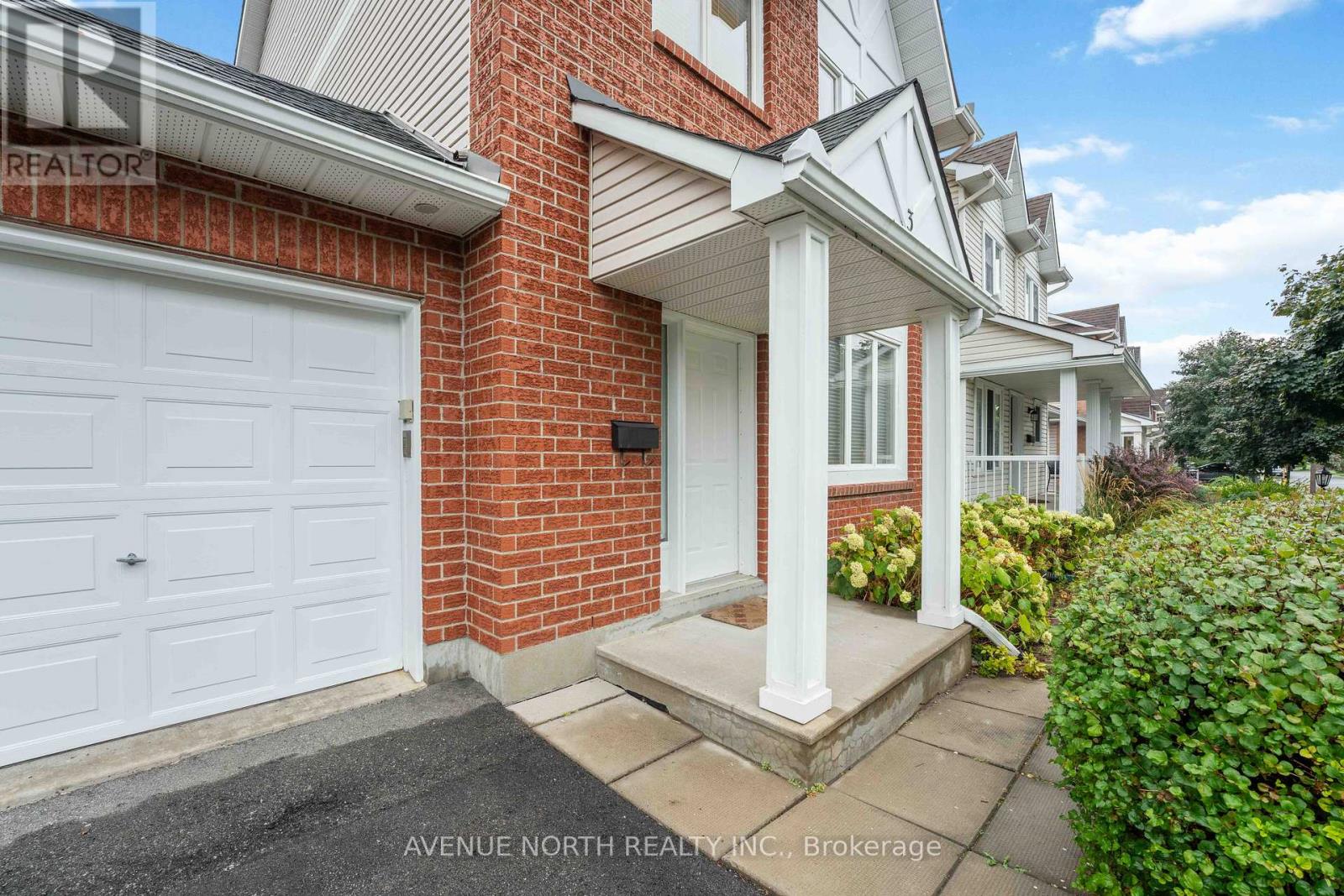 3 Windhurst Drive, Ottawa, Ontario  K2G 6G7 - Photo 2 - X12429871
