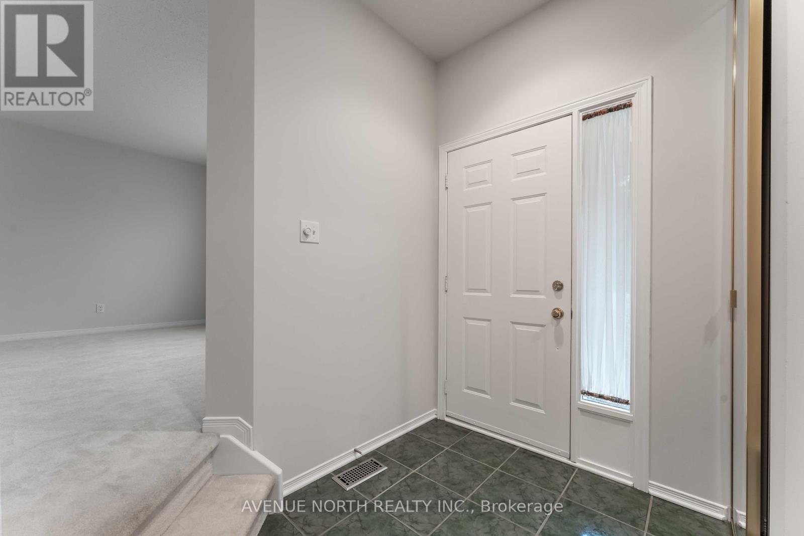 3 Windhurst Drive, Ottawa, Ontario  K2G 6G7 - Photo 4 - X12429871