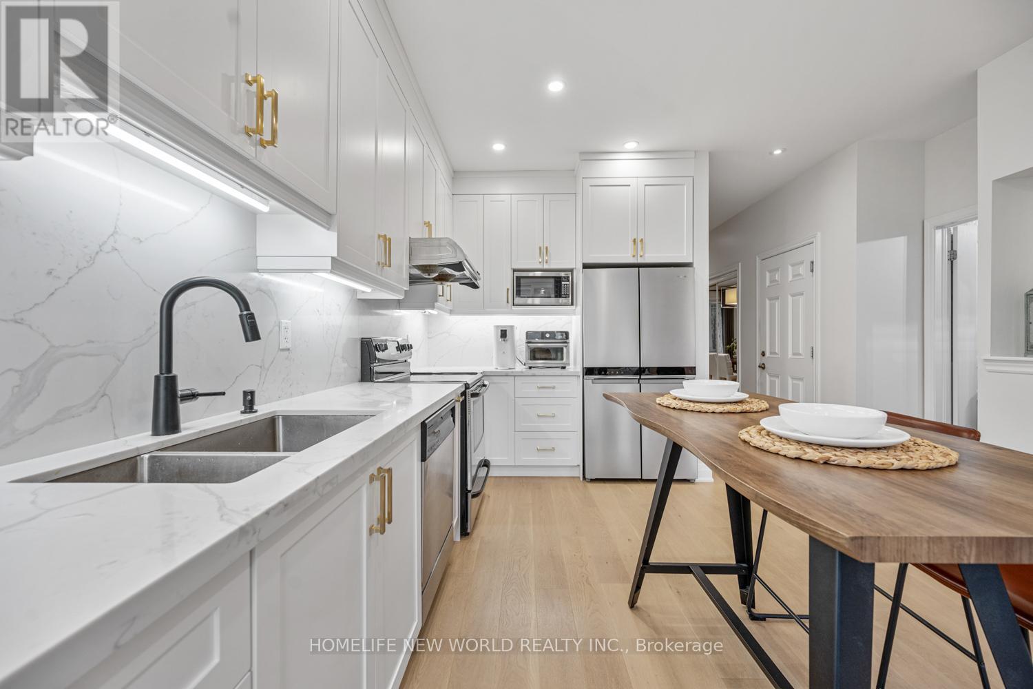 194 Shirrick Drive, Richmond Hill, Ontario  L4E 0C1 - Photo 11 - N12420959