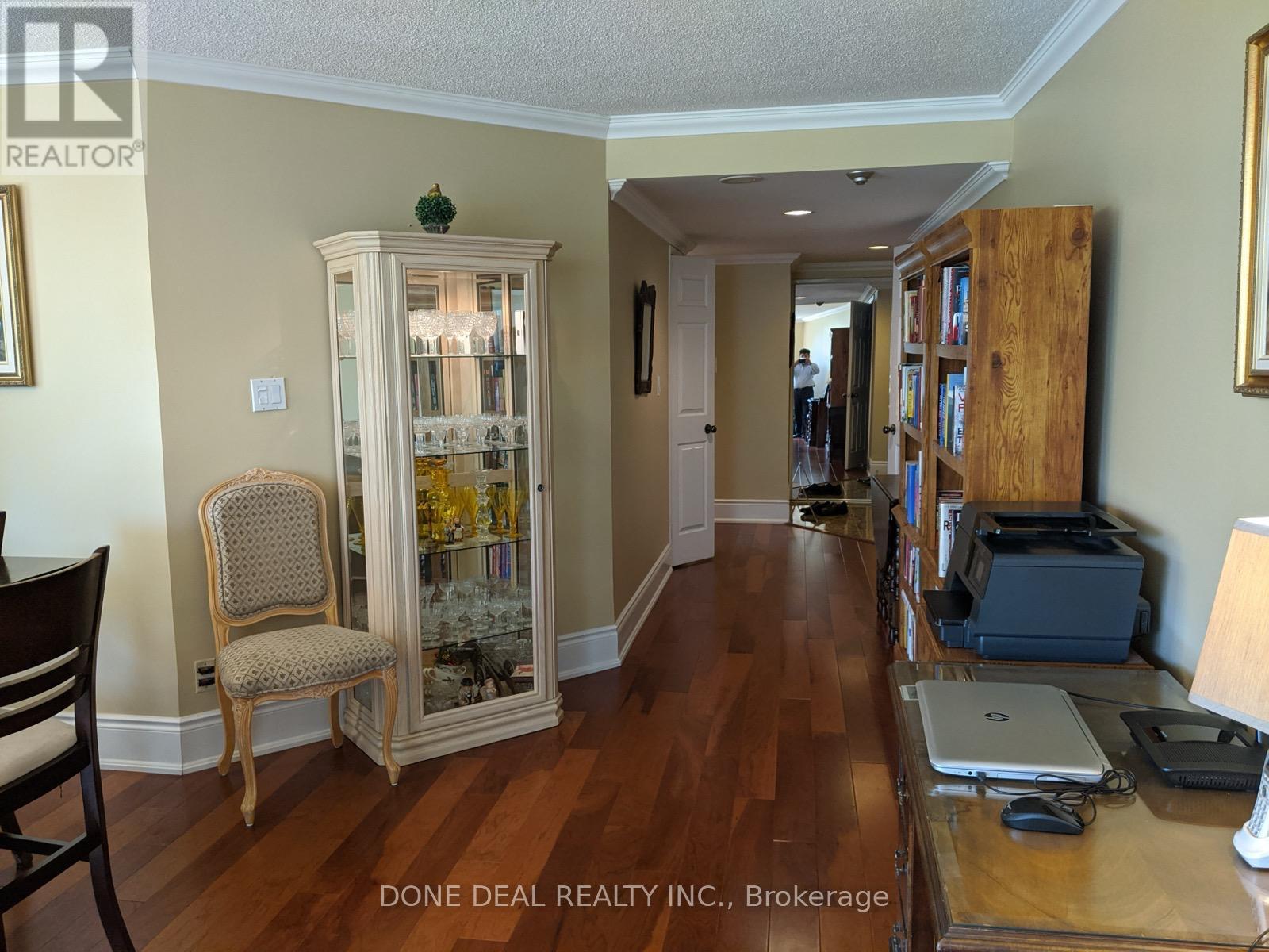 207 - 50 Eglinton Avenue W, Mississauga, Ontario  L5R 3P5 - Photo 7 - W12429825