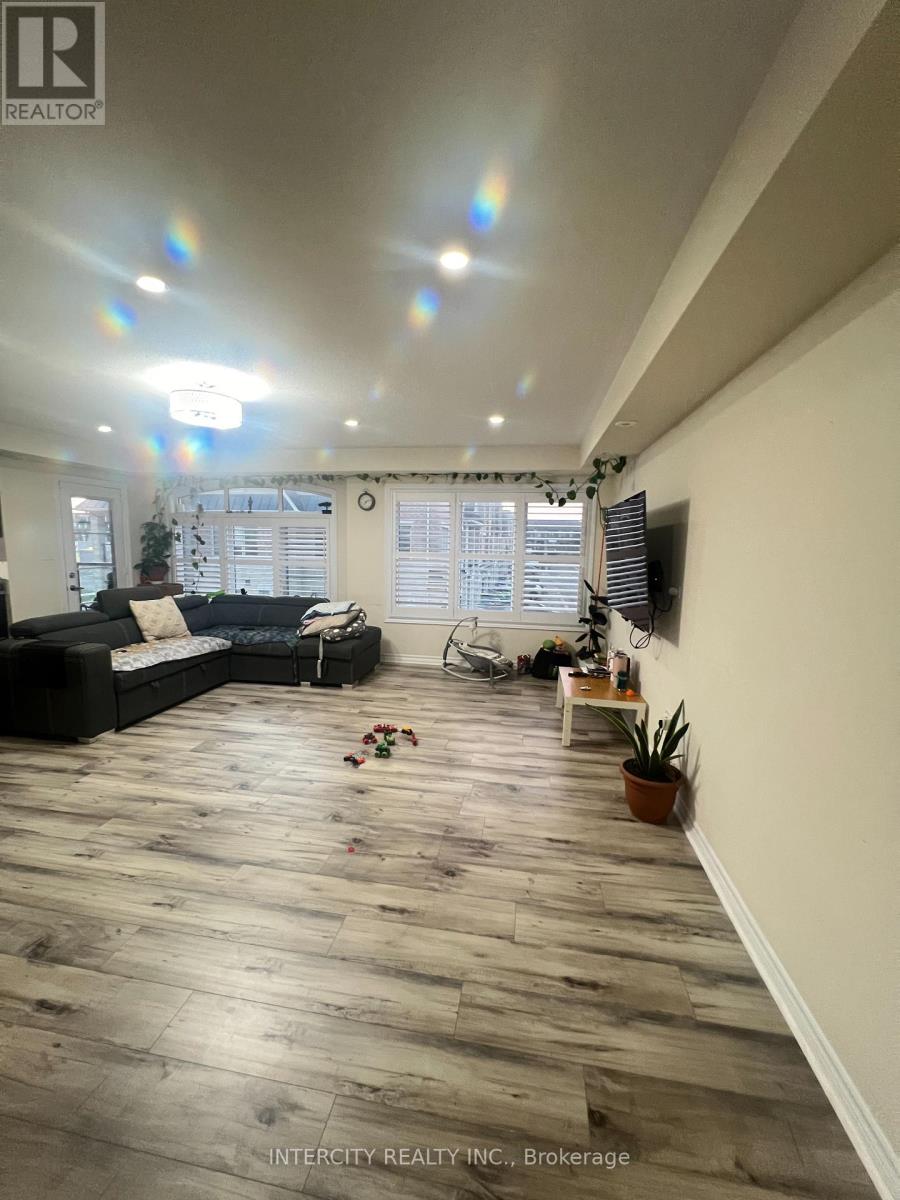 100 - 200 Veterans Drive E, Brampton, Ontario  L7A 5K7 - Photo 21 - W12429839