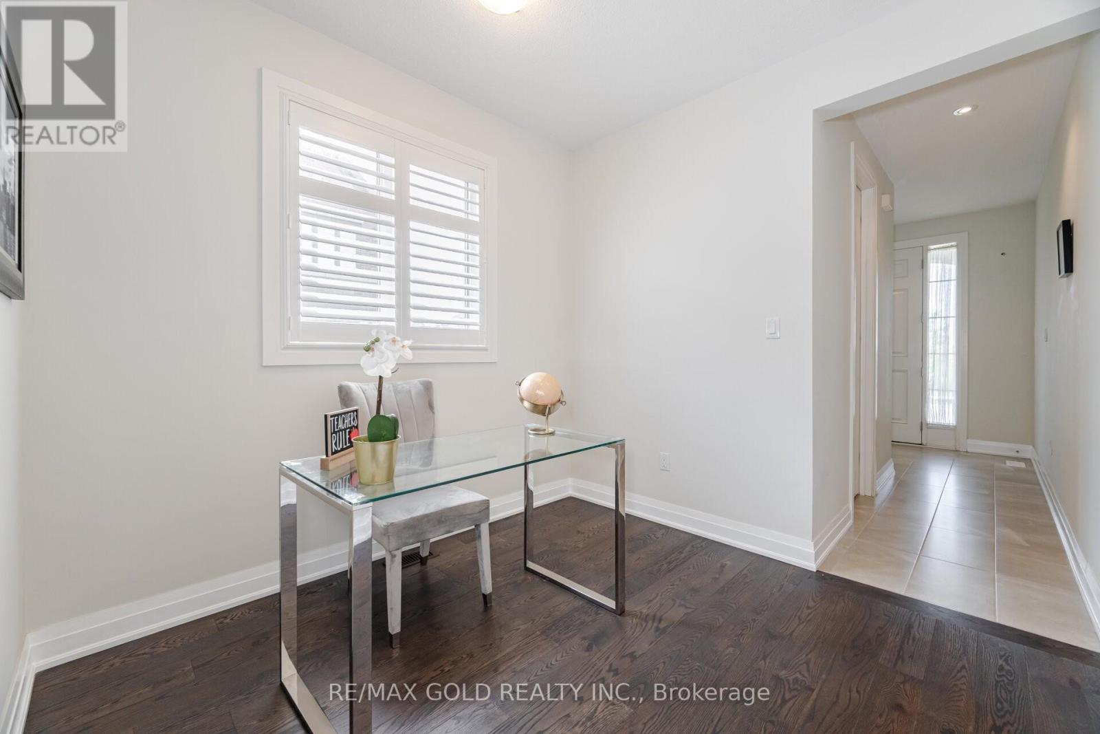 209 Castle Oaks Crossing, Brampton, Ontario  L6P 3X3 - Photo 2 - W12429842