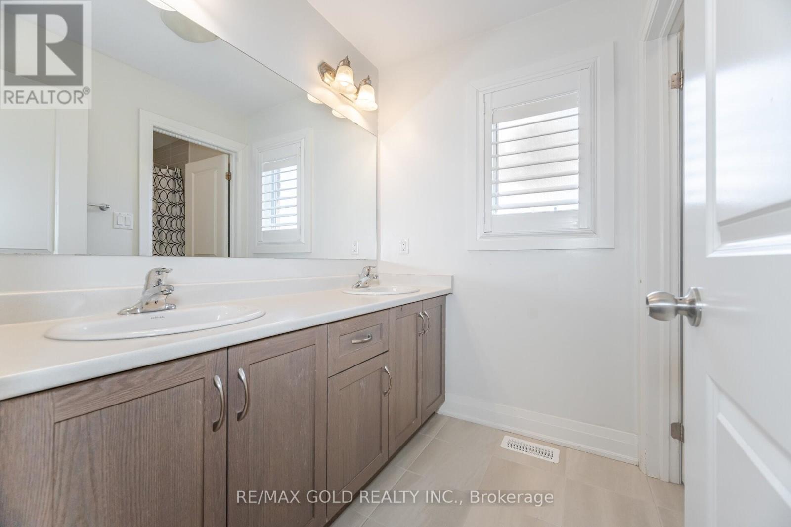 209 Castle Oaks Crossing, Brampton, Ontario  L6P 3X3 - Photo 24 - W12429842