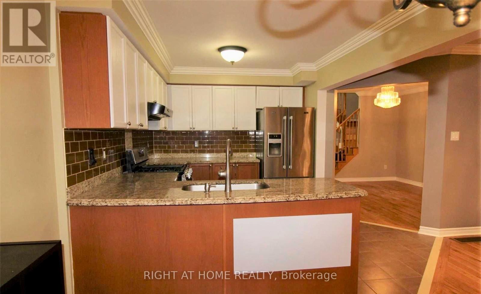 43 Bushmill Circle, Brampton, Ontario  L7A 0K8 - Photo 6 - W12429847