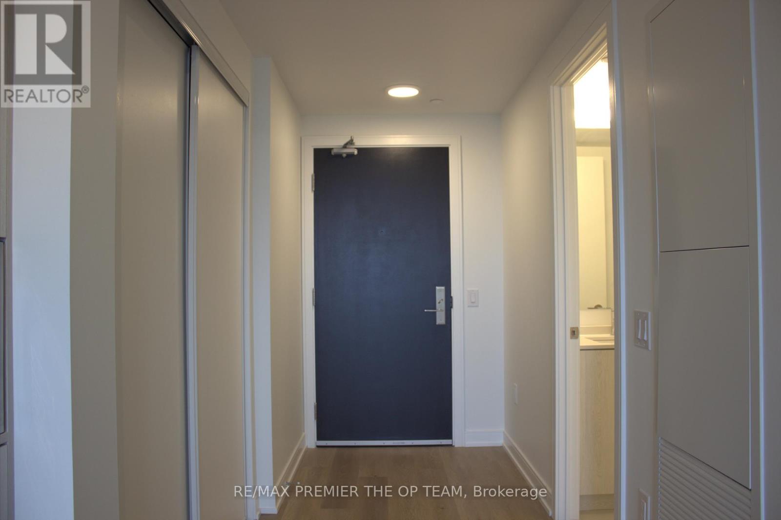 1520 - 3009 Novar Road, Mississauga, Ontario  L5B 0P9 - Photo 2 - W12429857