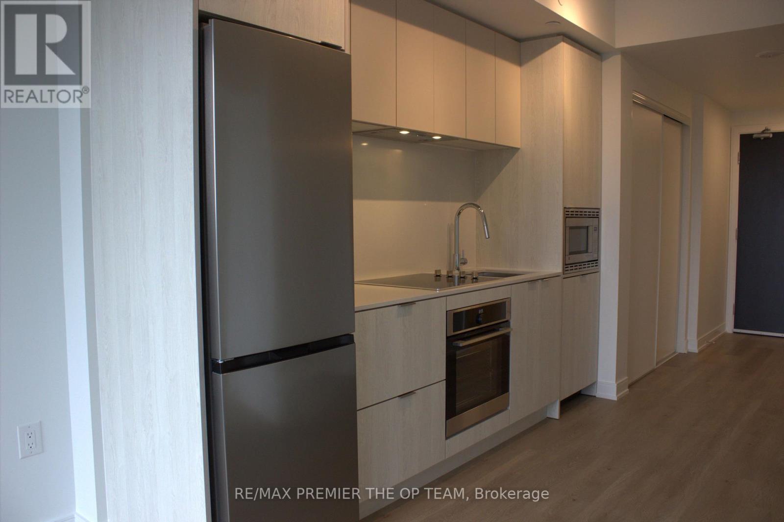 1520 - 3009 Novar Road, Mississauga, Ontario  L5B 0P9 - Photo 4 - W12429857