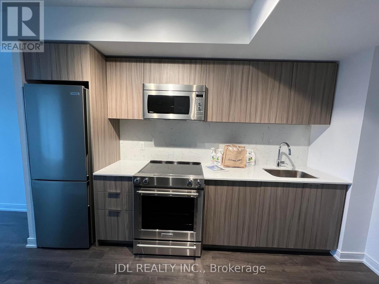 212 - 30 Samuel Wood Way, Toronto, Ontario  M9B 1B1 - Photo 3 - W12429863