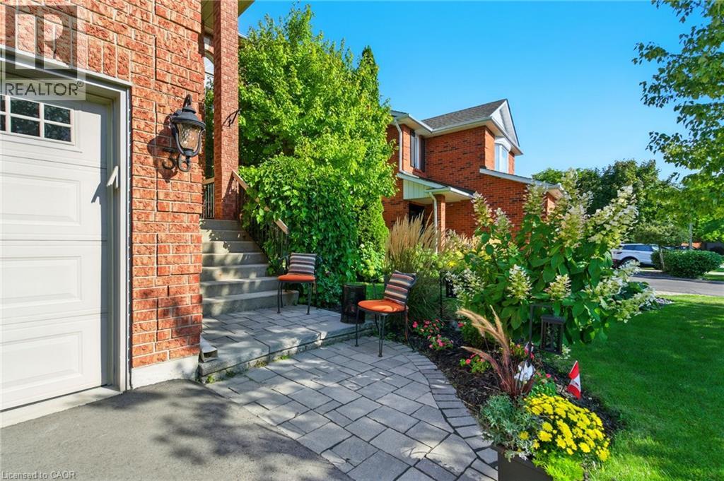 36 Pinecreek Road, Waterdown, Ontario  L8B 0H1 - Photo 3 - 40774099