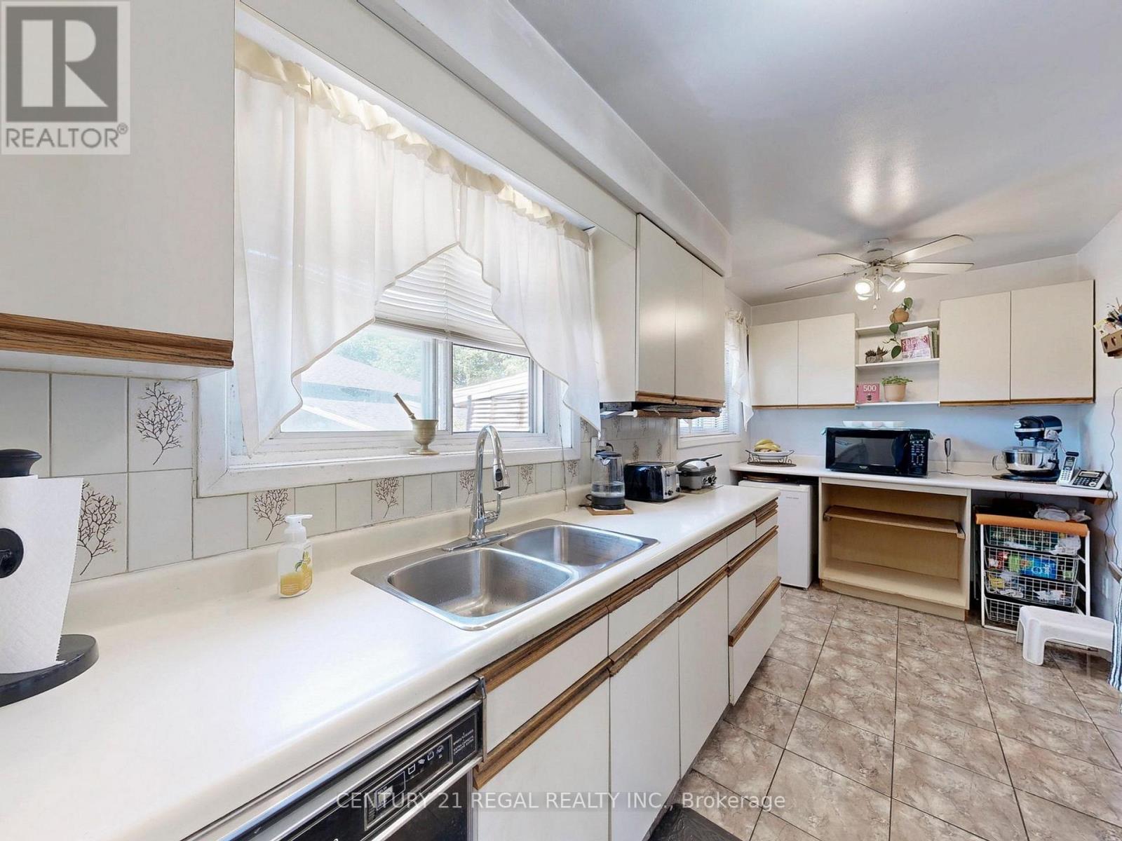 94 Billington Crescent, Toronto, Ontario  M3A 2G6 - Photo 12 - C12429907