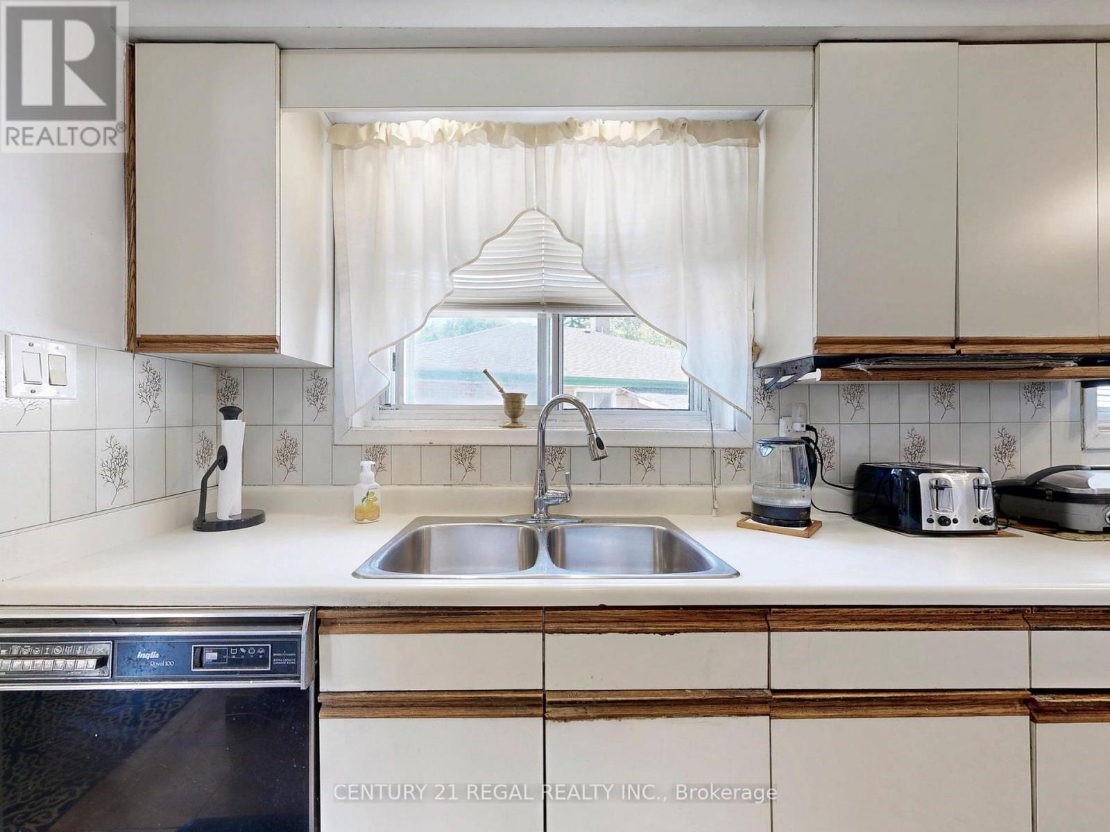 94 Billington Crescent, Toronto, Ontario  M3A 2G6 - Photo 13 - C12429907