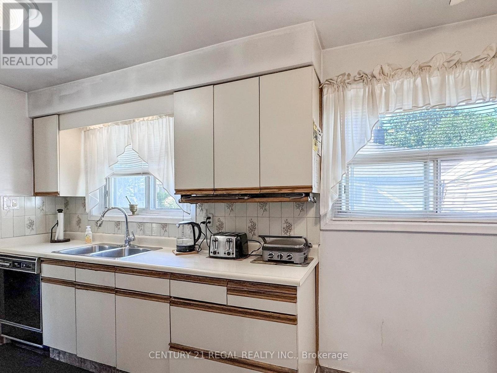 94 Billington Crescent, Toronto, Ontario  M3A 2G6 - Photo 14 - C12429907