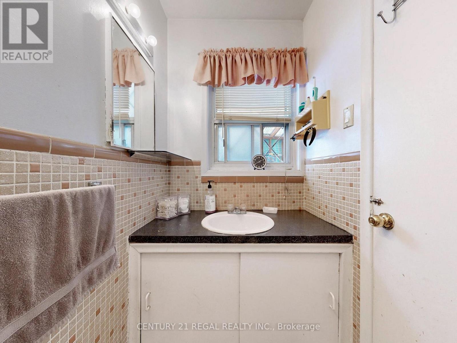 94 Billington Crescent, Toronto, Ontario  M3A 2G6 - Photo 35 - C12429907