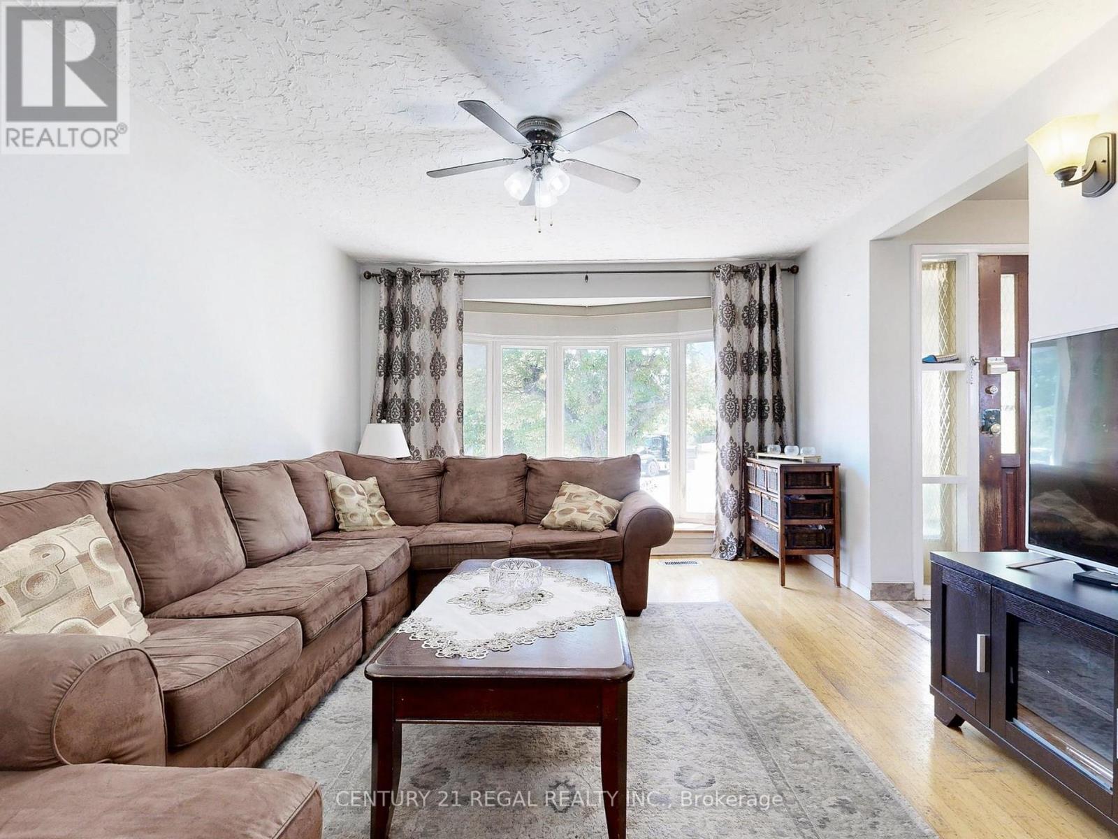 94 Billington Crescent, Toronto, Ontario  M3A 2G6 - Photo 4 - C12429907