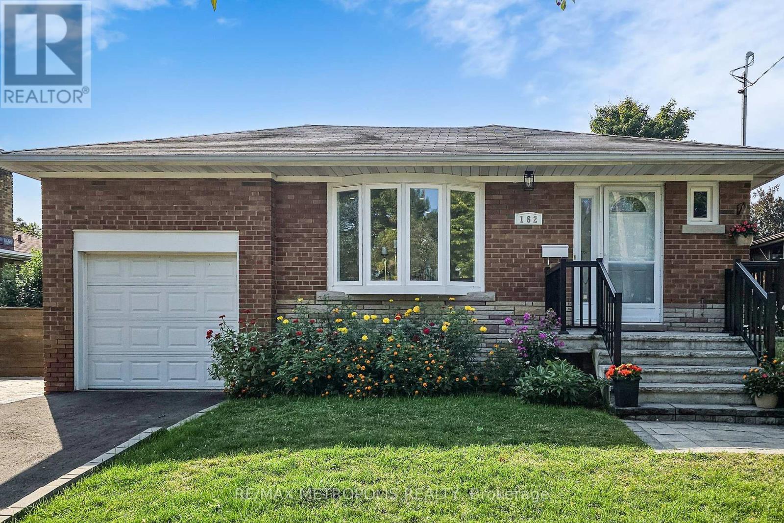 Main - 162 Lord Roberts Drive, Toronto, Ontario  M1K 3W9 - Photo 2 - E12429876