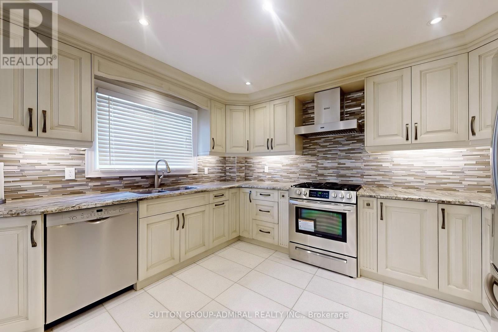 160 Marwood Place, Vaughan, Ontario  L6A 1C4 - Photo 8 - N12396570