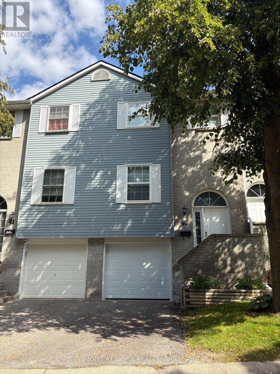 40 - 40 Harmony Circle, Bradford West Gwillimbury, Ontario  L3Z 2T9 - Photo 2 - N12429889