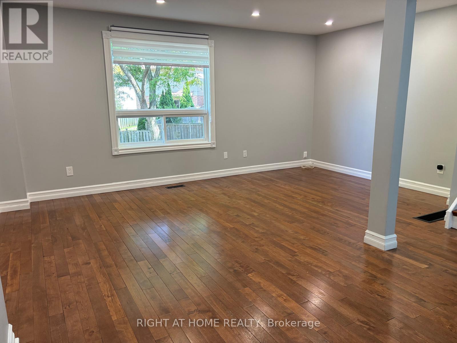 40 - 40 Harmony Circle, Bradford West Gwillimbury, Ontario  L3Z 2T9 - Photo 3 - N12429889