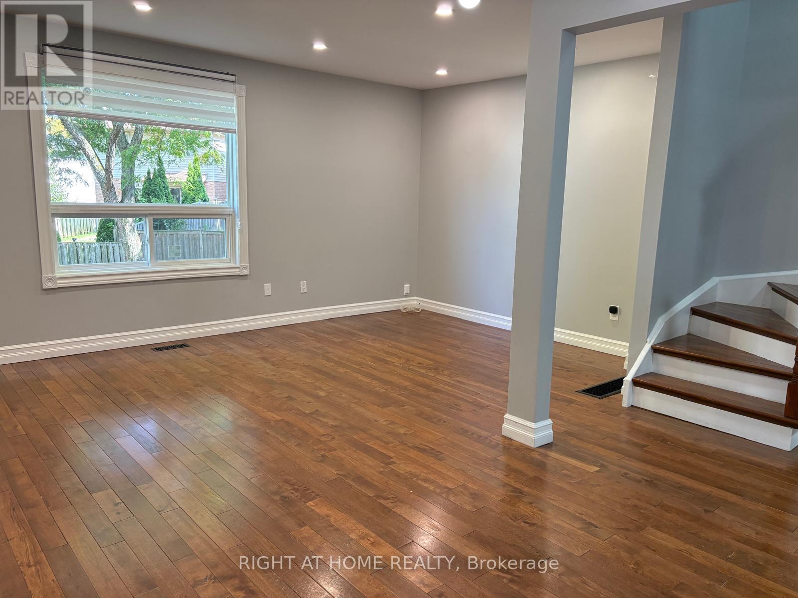 40 - 40 Harmony Circle, Bradford West Gwillimbury, Ontario  L3Z 2T9 - Photo 4 - N12429889