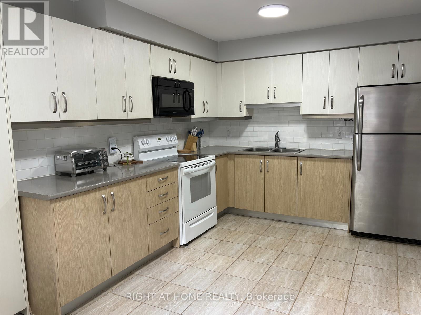 40 - 40 Harmony Circle, Bradford West Gwillimbury, Ontario  L3Z 2T9 - Photo 6 - N12429889