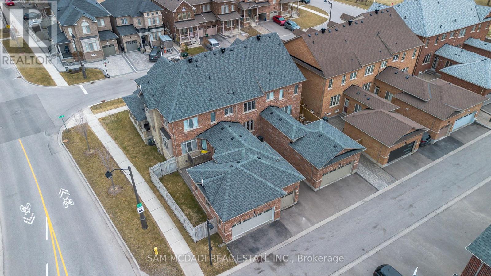 3 Henry Bauer Avenue, Markham, Ontario  L6C 0W8 - Photo 11 - N12429899