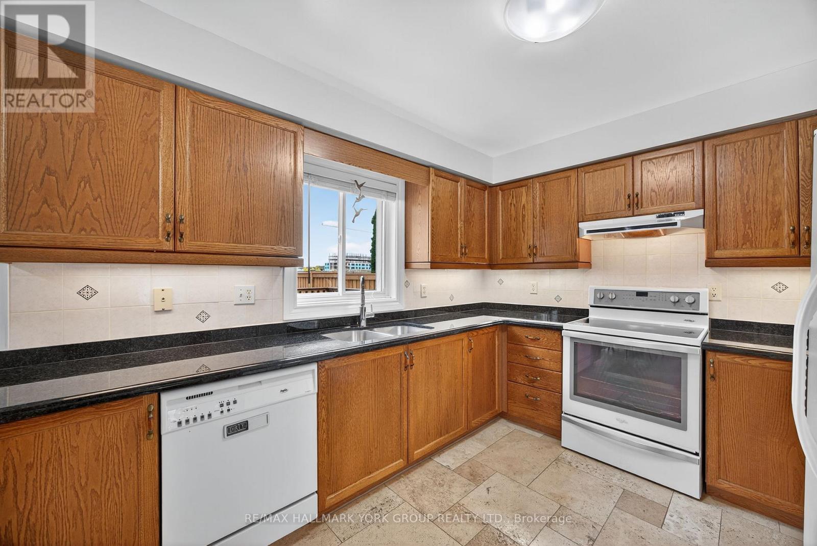 9 Reynolds Avenue, New Tecumseth, Ontario  L0G 1A0 - Photo 7 - N12429928