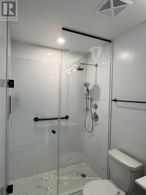 1604 - 2495 Eglinton Avenue W, Mississauga, Ontario  L5M 2T2 - Photo 6 - W12429887