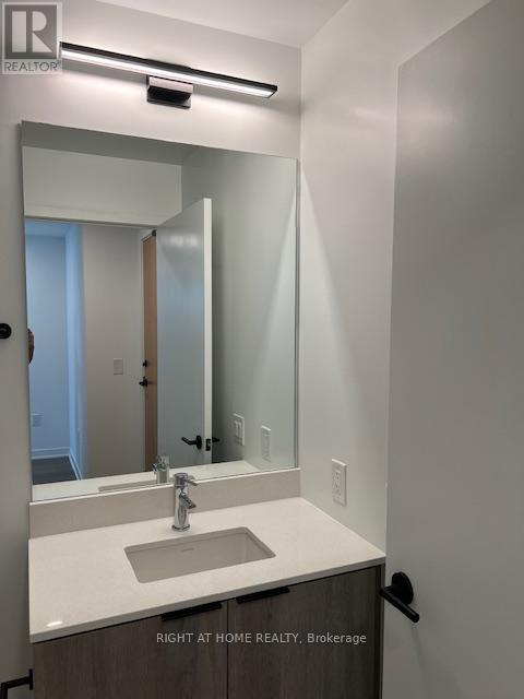 1604 - 2495 Eglinton Avenue W, Mississauga, Ontario  L5M 2T2 - Photo 7 - W12429887