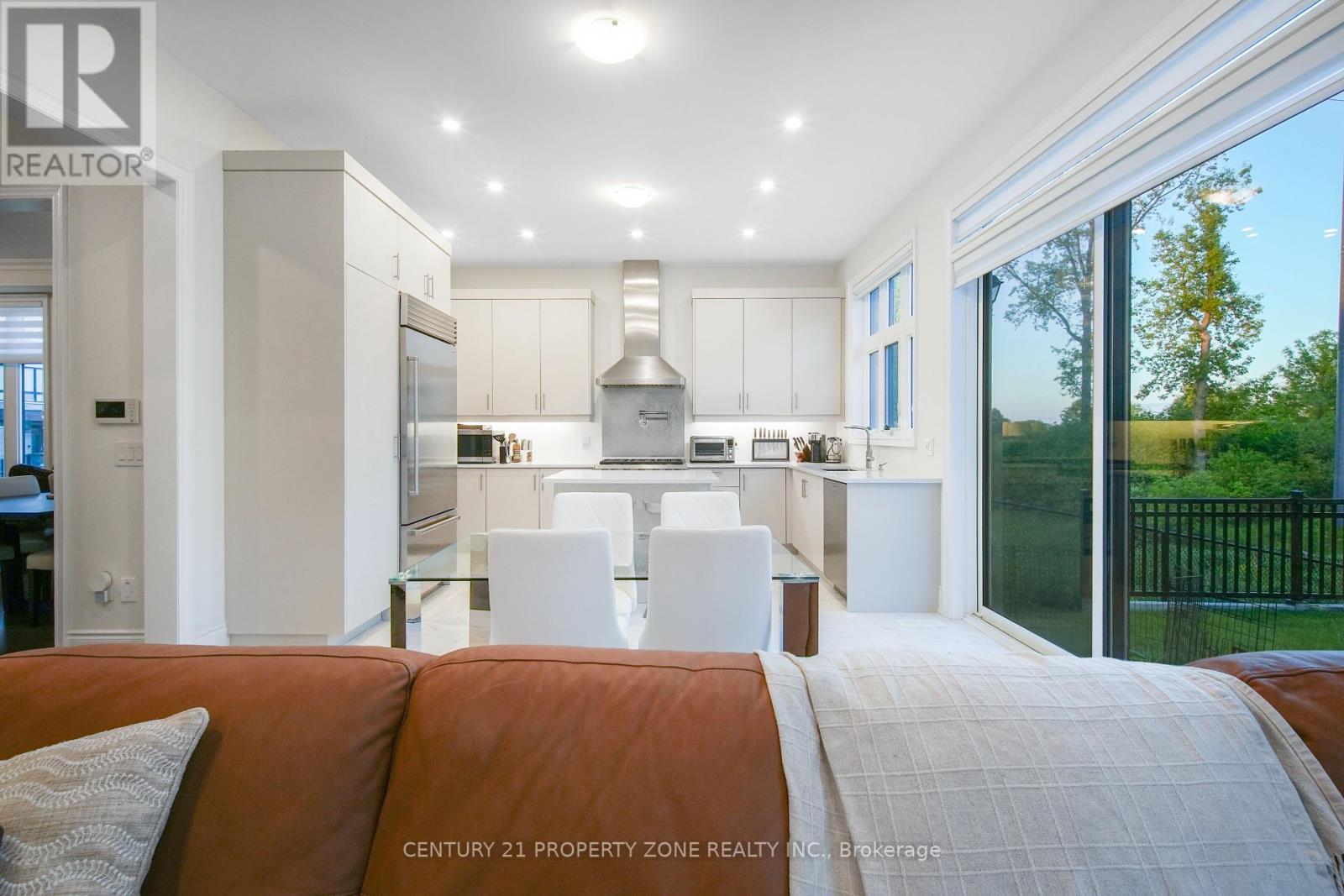 2406 Charles Cornwall Avenue, Oakville, Ontario  L6M 5M4 - Photo 14 - W12429924