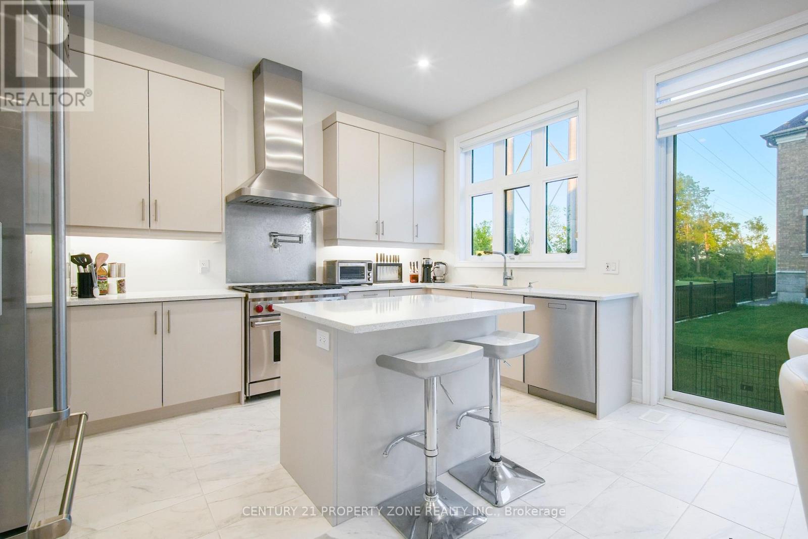 2406 Charles Cornwall Avenue, Oakville, Ontario  L6M 5M4 - Photo 15 - W12429924