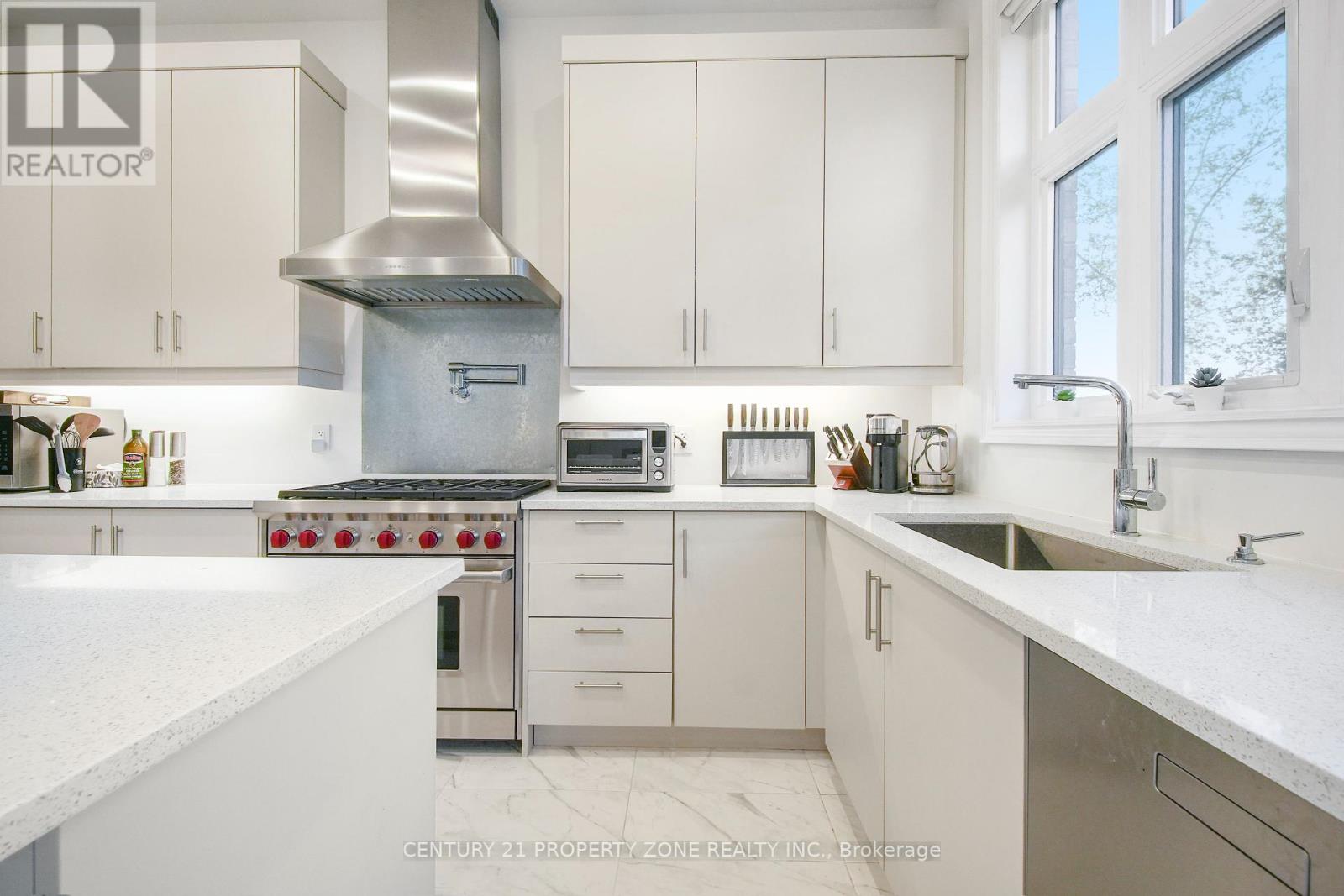 2406 Charles Cornwall Avenue, Oakville, Ontario  L6M 5M4 - Photo 17 - W12429924