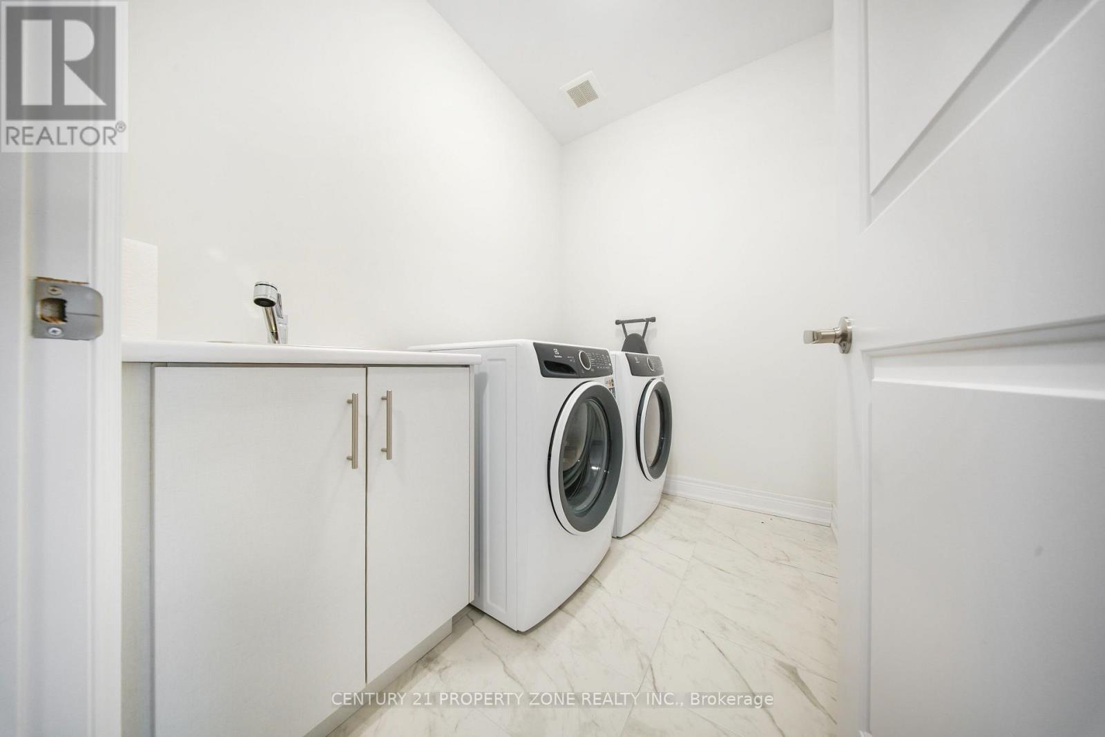 2406 Charles Cornwall Avenue, Oakville, Ontario  L6M 5M4 - Photo 40 - W12429924