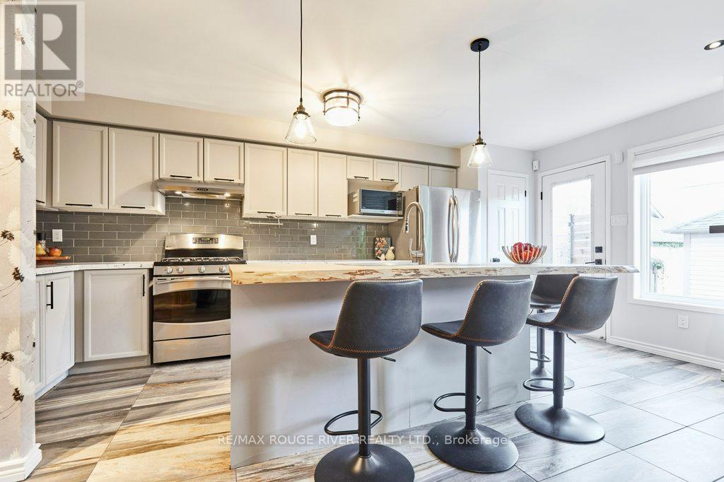 104 Roxton Road, Oakville, Ontario  L6H 6V4 - Photo 11 - W12429929