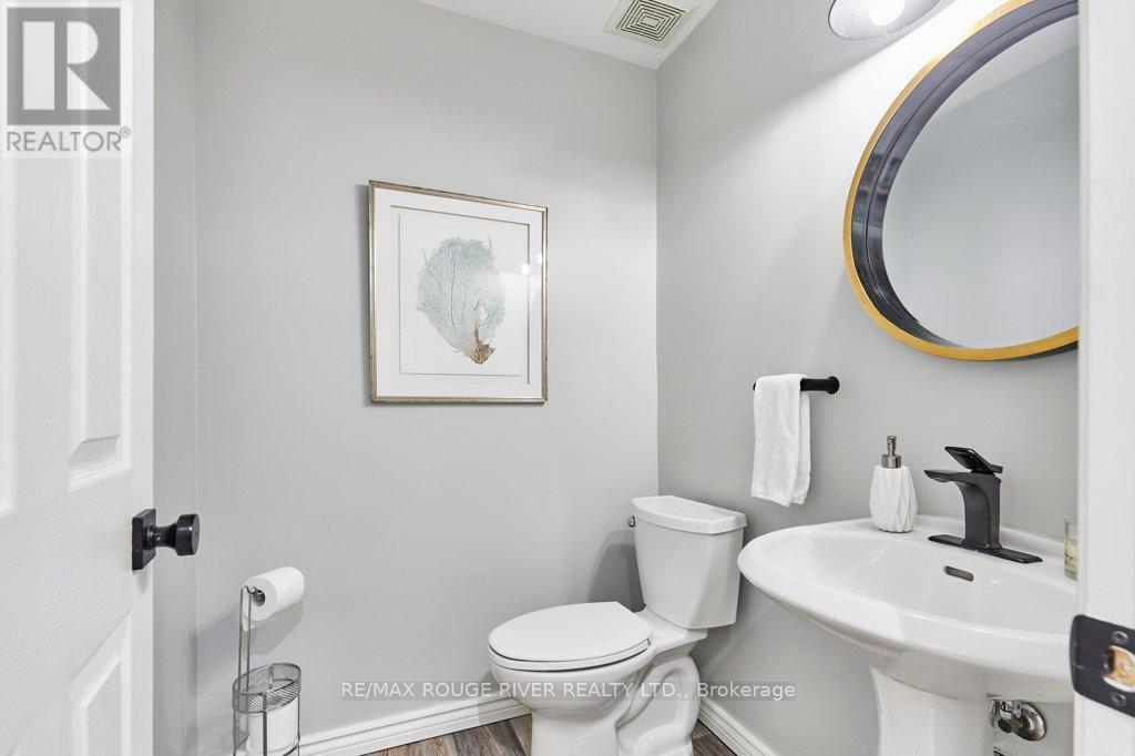 104 Roxton Road, Oakville, Ontario  L6H 6V4 - Photo 18 - W12429929