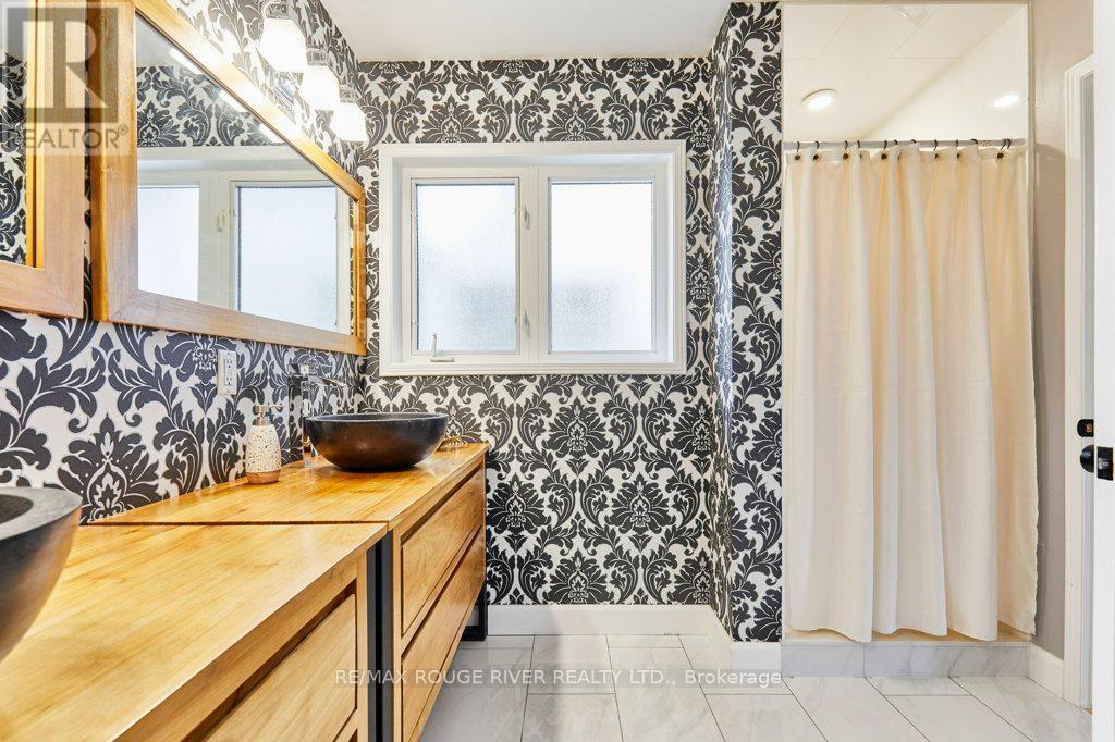 104 Roxton Road, Oakville, Ontario  L6H 6V4 - Photo 34 - W12429929