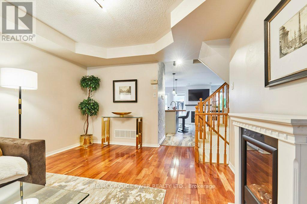 104 Roxton Road, Oakville, Ontario  L6H 6V4 - Photo 6 - W12429929