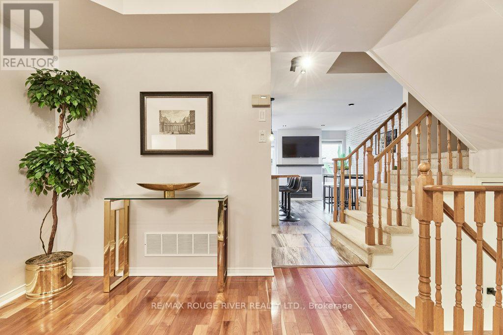 104 Roxton Road, Oakville, Ontario  L6H 6V4 - Photo 9 - W12429929