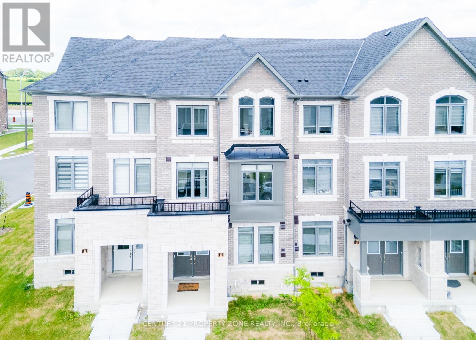 43 Camino Real Drive, Caledon, Ontario  L7C 1Z9 - Photo 2 - W12429931