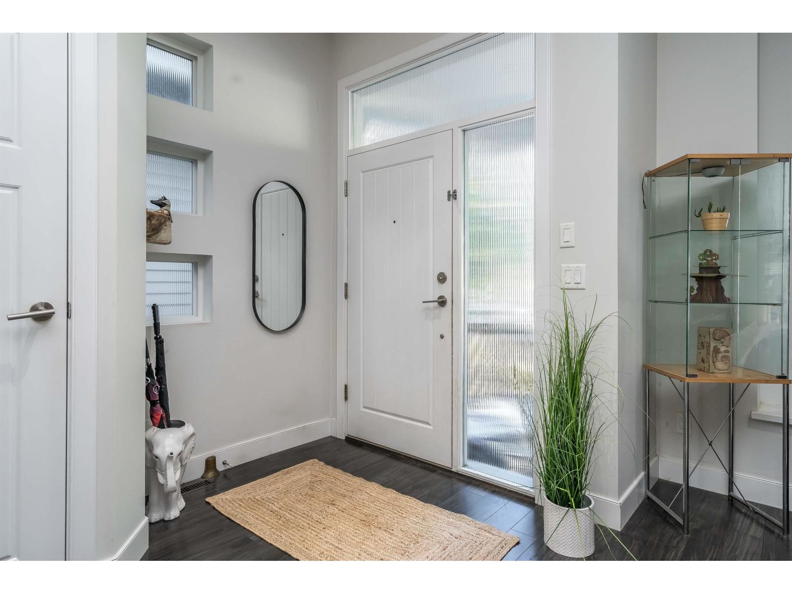 16772 23 Avenue, Surrey, British Columbia  V3Z 0M7 - Photo 3 - R3052575