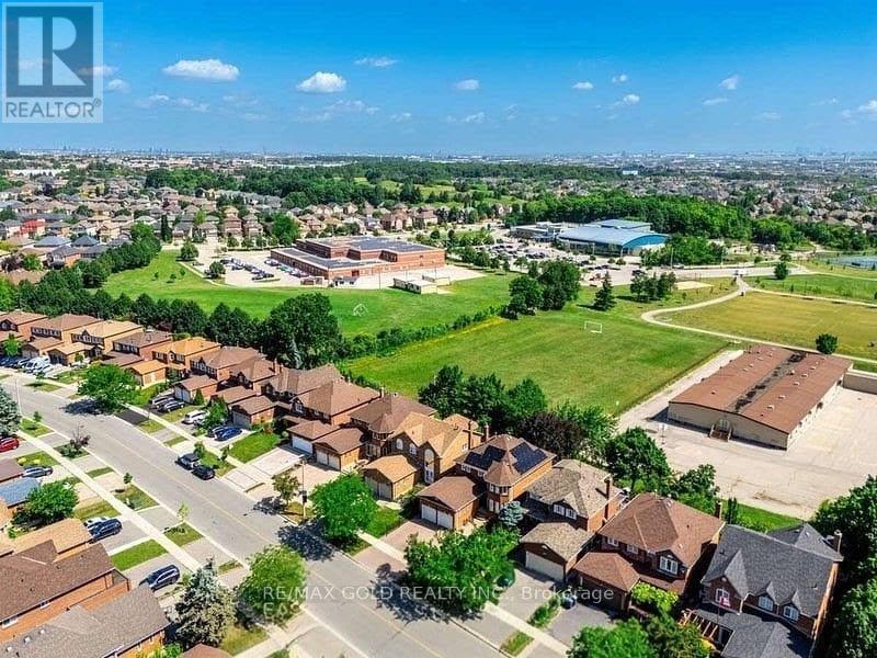 5275 Thornwood Drive, Mississauga, Ontario  L4Z 3J3 - Photo 4 - W12428495