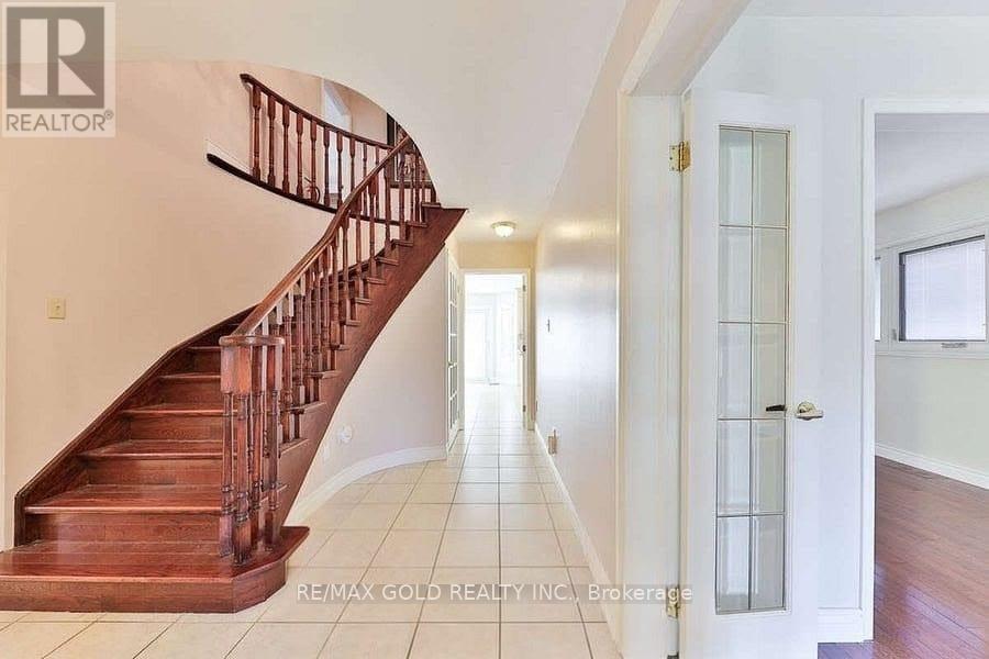 5275 Thornwood Drive, Mississauga, Ontario  L4Z 3J3 - Photo 8 - W12428495