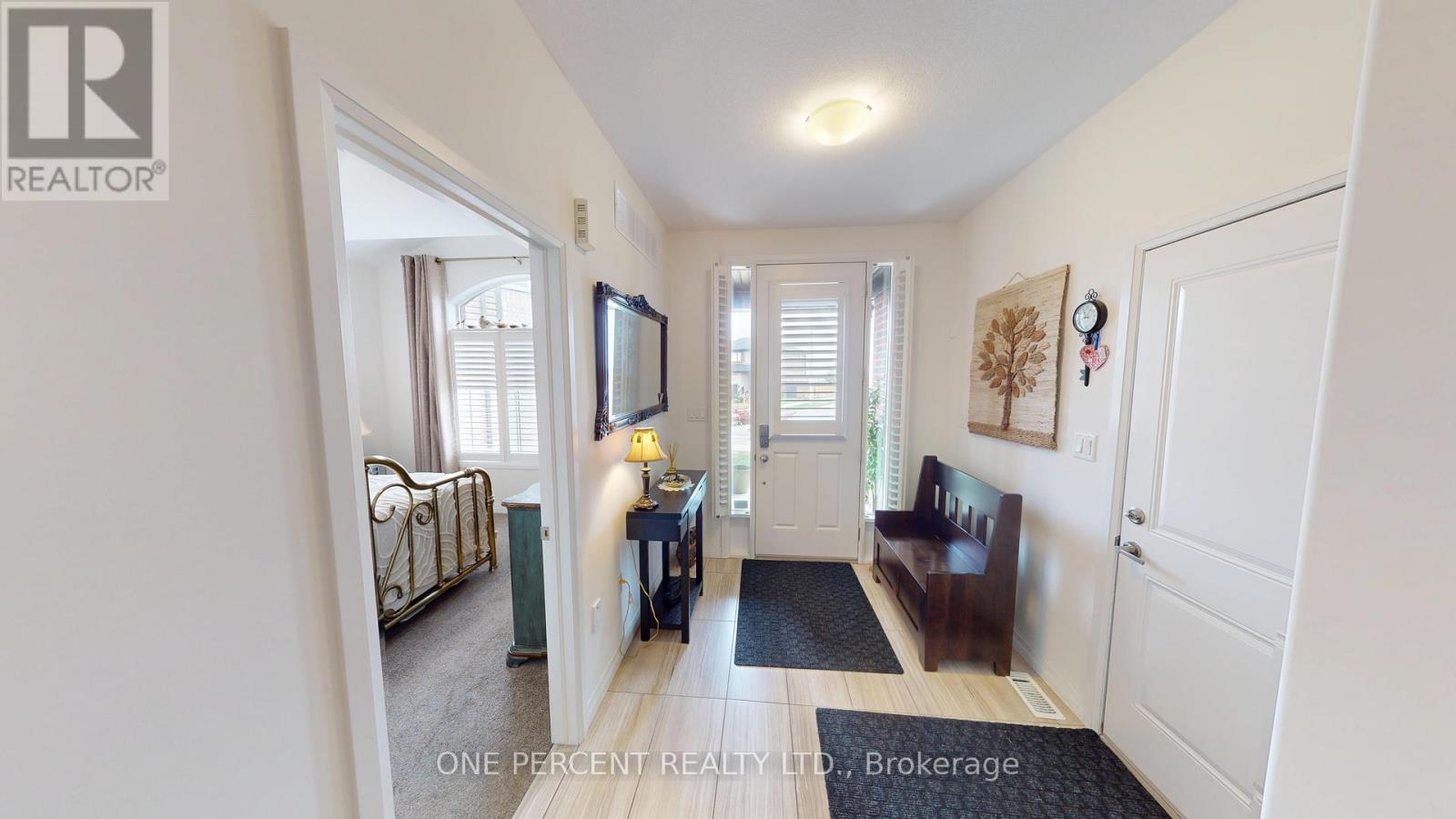 5064 Connor Drive, Lincoln, Ontario  L3J 0S1 - Photo 3 - X12429900