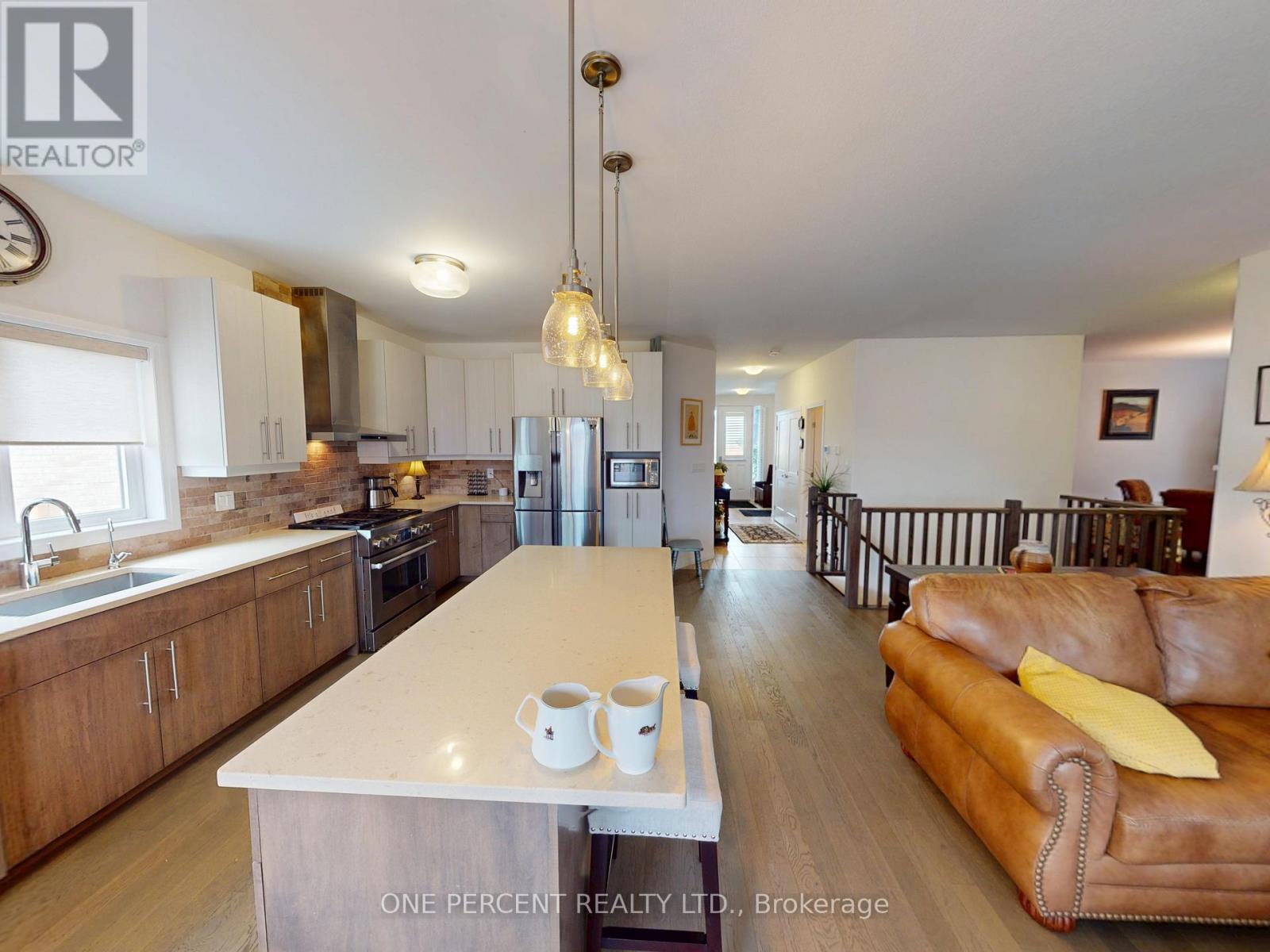 5064 Connor Drive, Lincoln, Ontario  L3J 0S1 - Photo 6 - X12429900