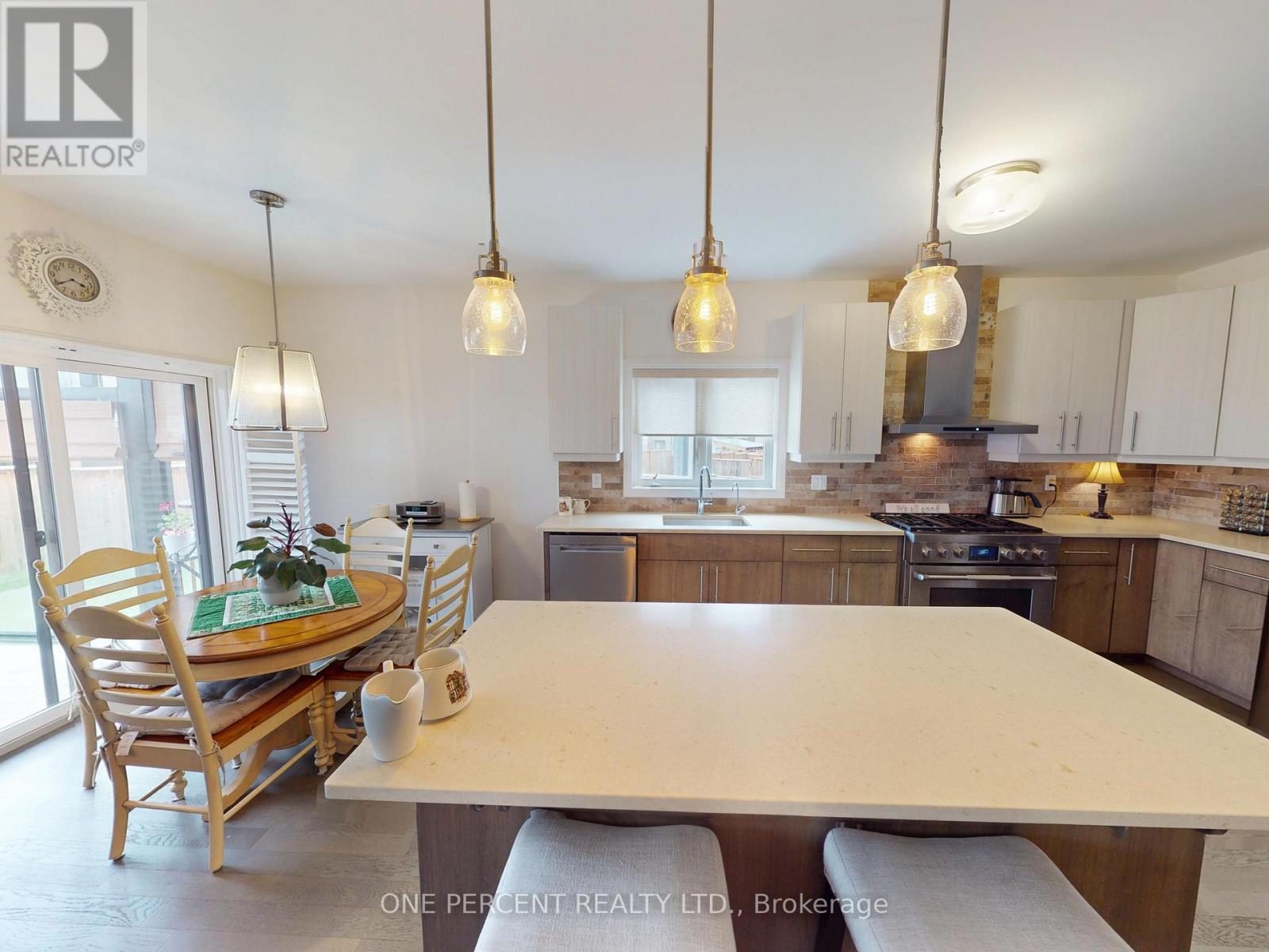 5064 Connor Drive, Lincoln, Ontario  L3J 0S1 - Photo 7 - X12429900