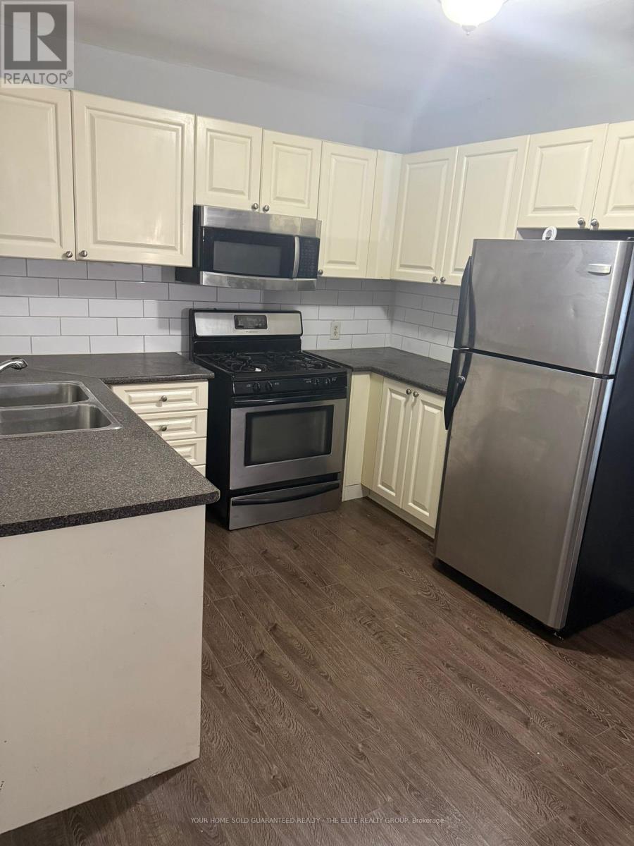 Upper - 46 Grove Street, Welland, Ontario  L3B 4B4 - Photo 2 - X12429912