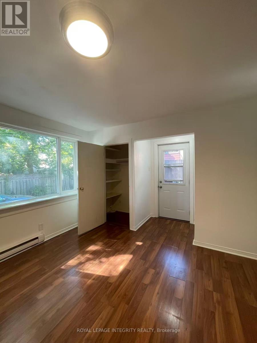 5 - 34 Mcarthur Avenue, Ottawa, Ontario  K1L 6R2 - Photo 2 - X12429945