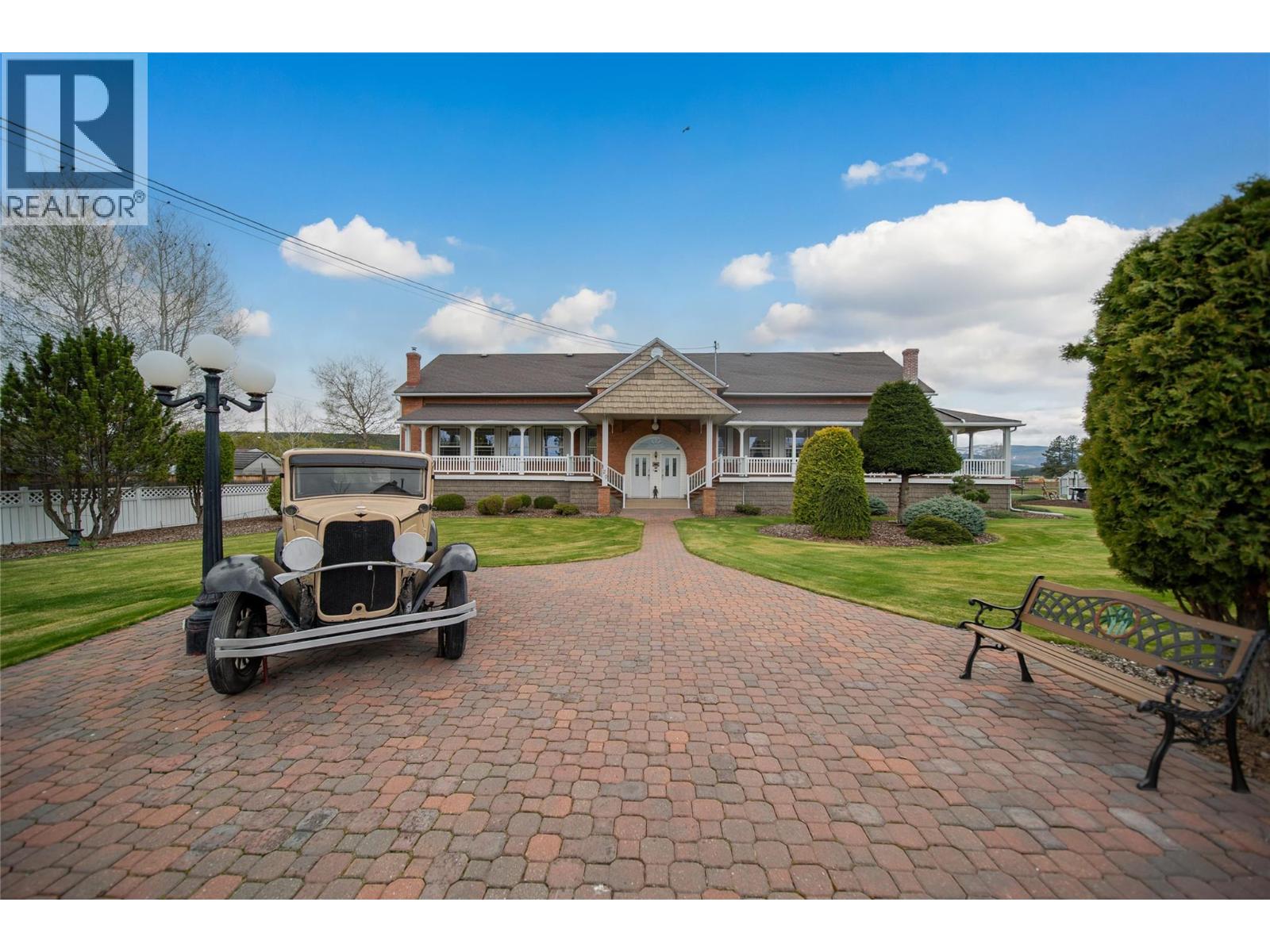 120 Wattsville Road, Cranbrook, British Columbia  V1C 5A4 - Photo 2 - 10364157