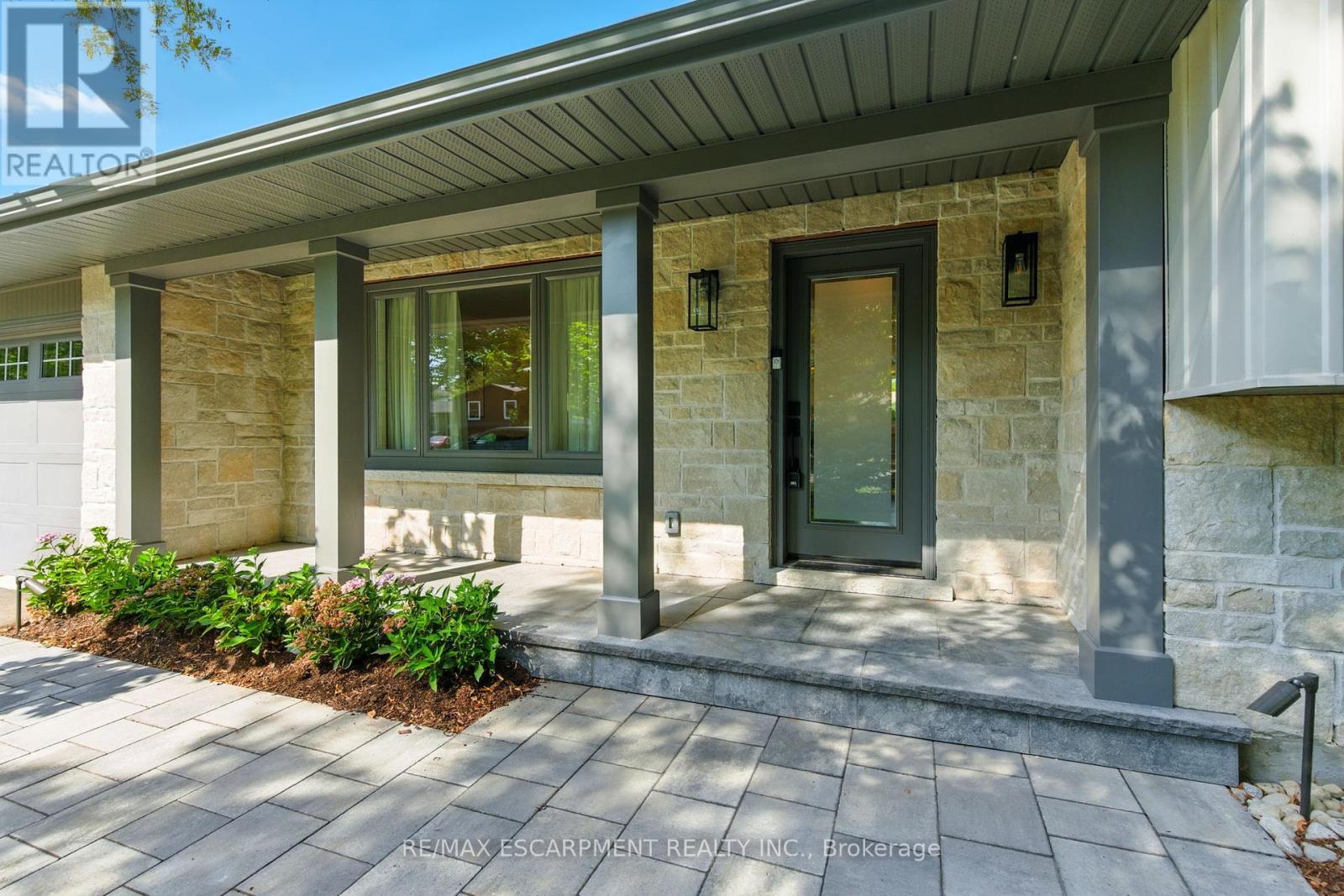535 Vanguard Crescent, Oakville, Ontario  L6L 5G6 - Photo 3 - W12422441