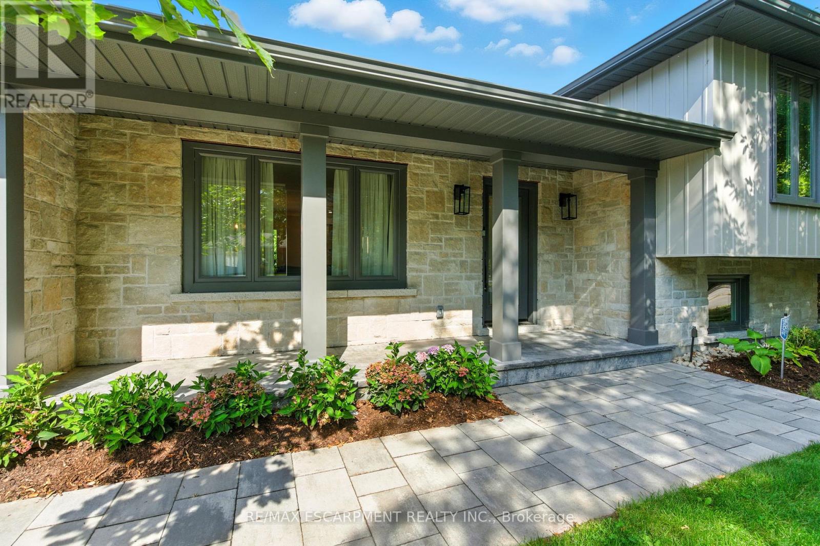 535 Vanguard Crescent, Oakville, Ontario  L6L 5G6 - Photo 4 - W12422441