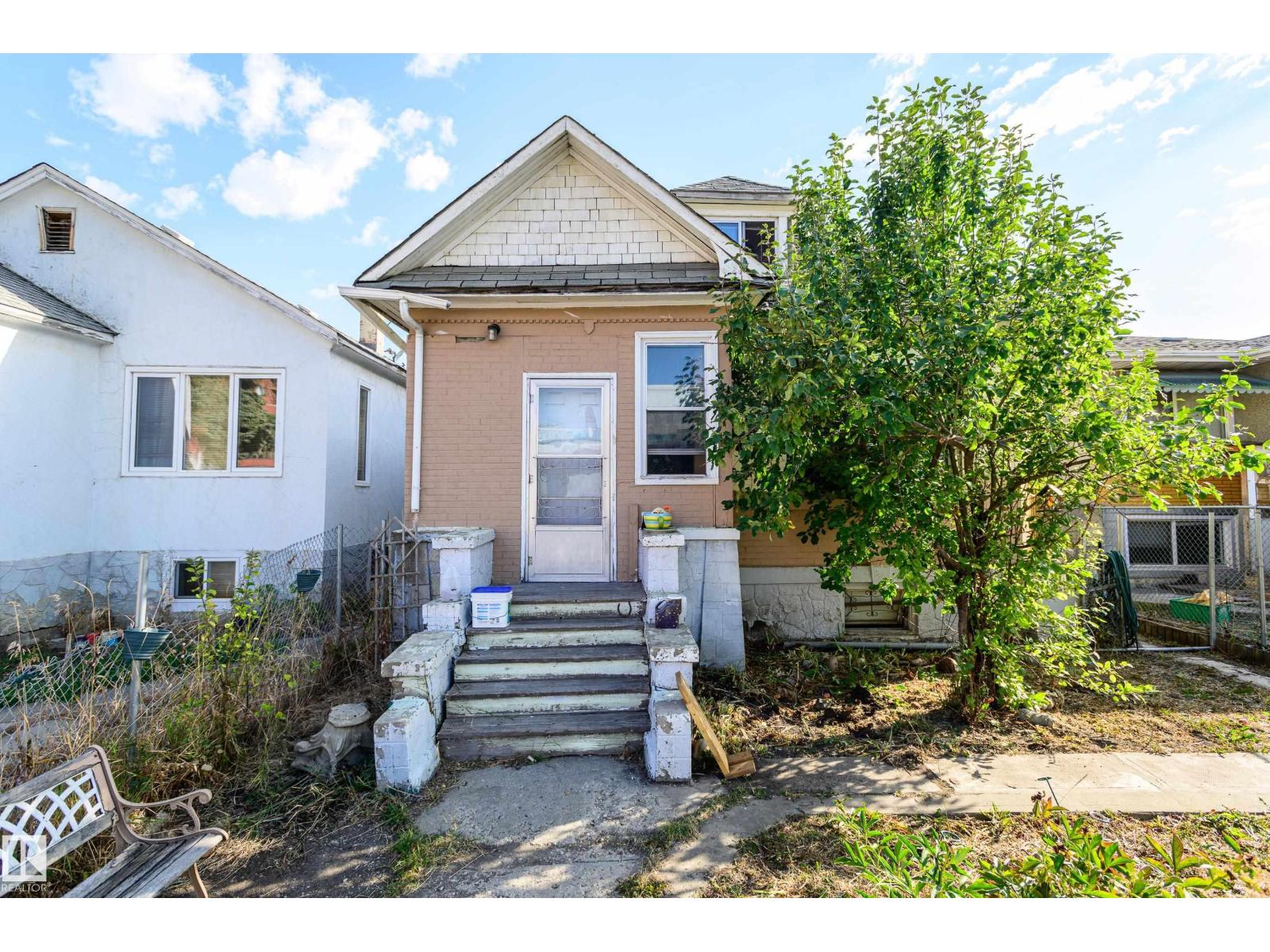 10947 98 ST NW NW, Edmonton, Alberta